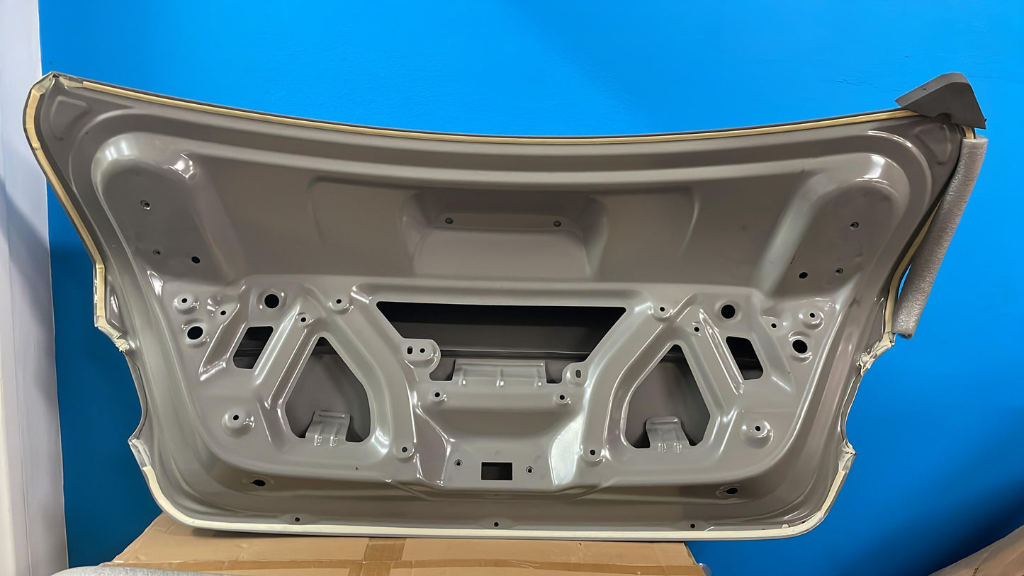 2012,
  MG,
  MG5,
  None,
  Bootlid/Tailgate,
  BRAND NEW A/M MG5 BOOTLID/TAILGATE TO SUIT BOTH VIBE AND ESSENCE MODEL.